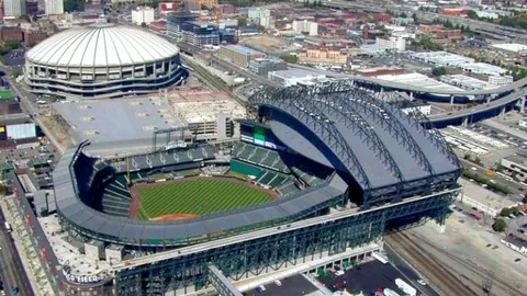 英超第30轮裁判看点：巴罗特吹罚默西德德比，鲍森执法切尔西与热刺关键对决