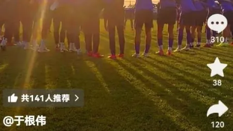 曼联传奇齐聚，安迪-科尔称赞罗伊-基恩：杰出领袖楷模